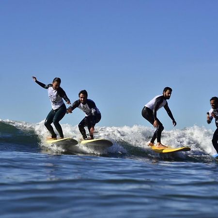 Hotel Turismo Do Seculo Estoril Exterior foto Surfers at the 2011 World Surf League